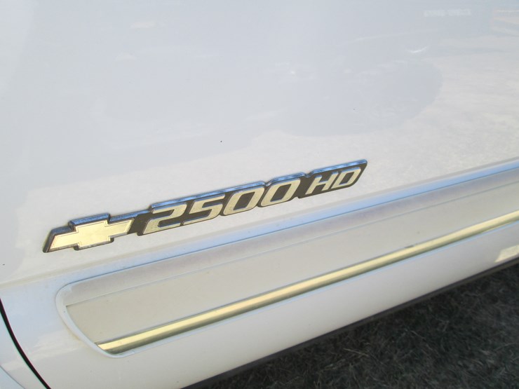 2004-chevrolet-2500hd-image-16