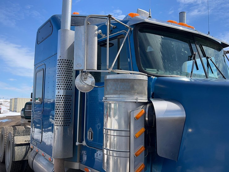 2004-kenworth-w900-image-35