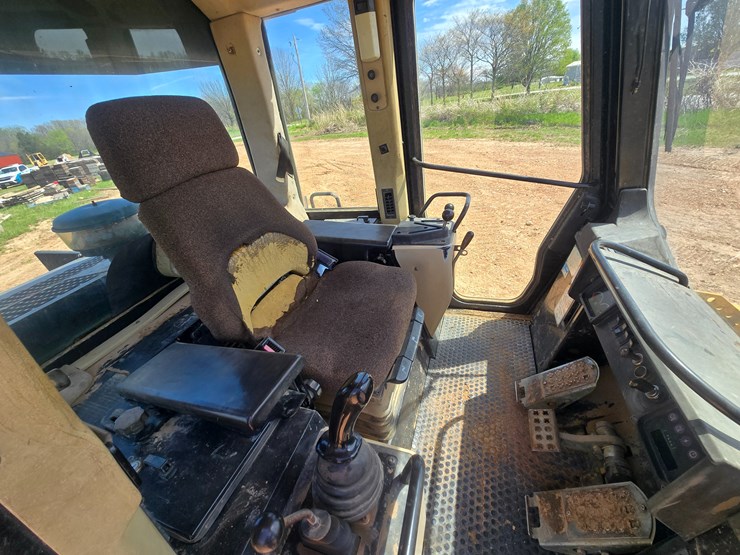 2001-caterpillar-953c-image-51