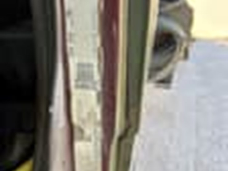 2001-freightliner-fl70-image-15