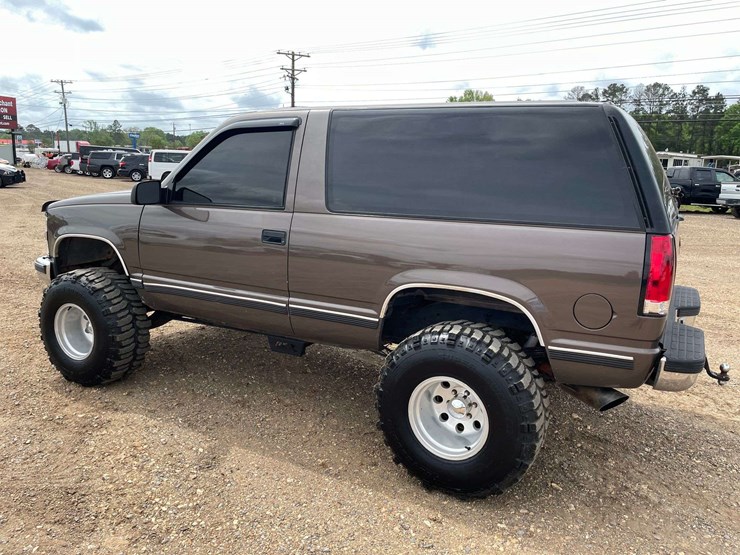 1997-chevrolet-tahoe-image-2