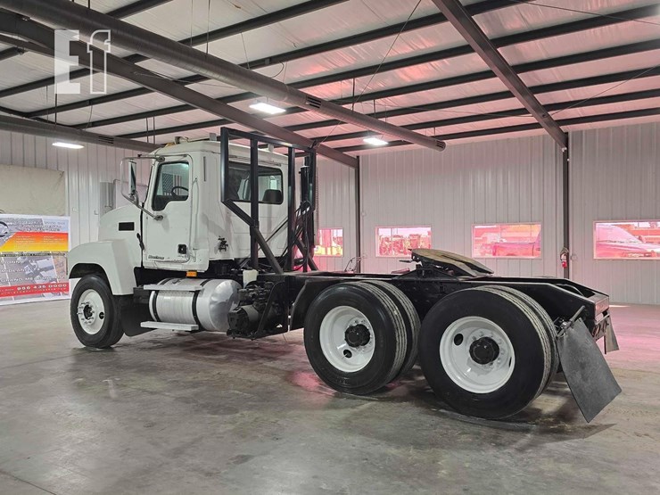 2005-mack-chn613-image-4