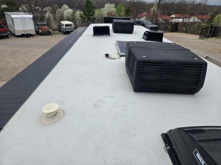 2020-ford-f550-image-136