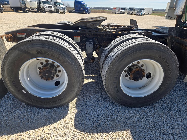 2006-freightliner-columbia-120-image-74