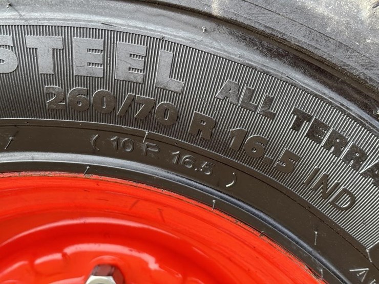 2018-kubota-ssv65-image-16