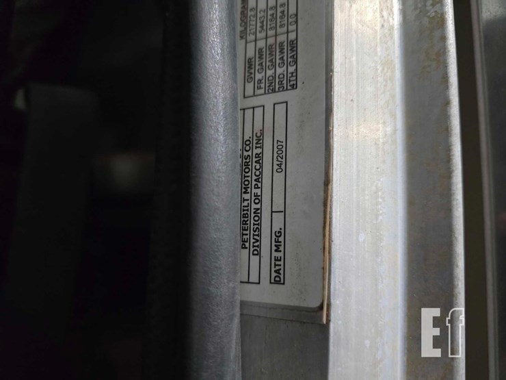 2008-peterbilt-388-image-28