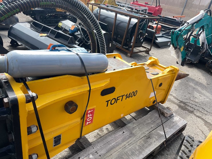 caterpillar-320-image-6