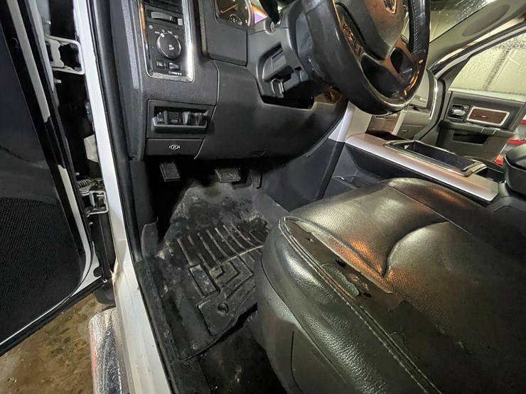 2012-dodge-3500-image-41