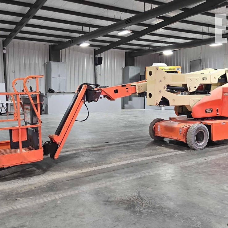 2015 JLG E400AJPN