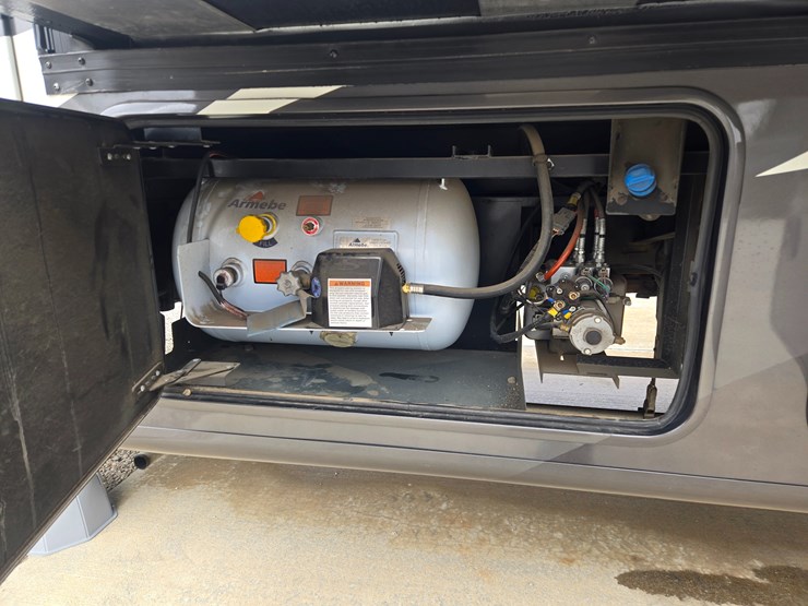 2020-ford-f550-image-93