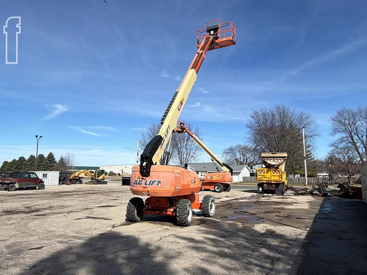 2014-jlg-600s-image-3