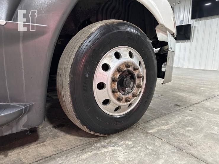 2014-freightliner-cascadia-125-image-32