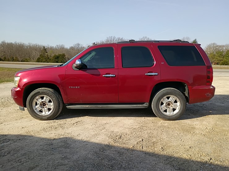 2010-chevrolet-tahoe-image-3