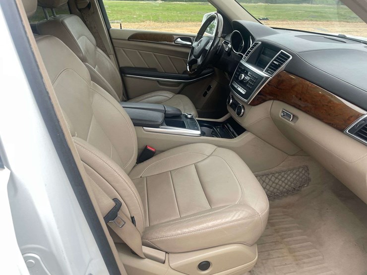 2014-mercedes-benz-gl450-image-18