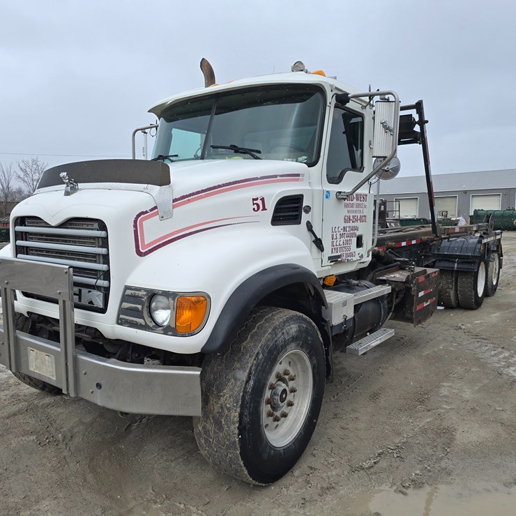 #22590 • 2007 Mack CV713 Granite Roll-Off Truck