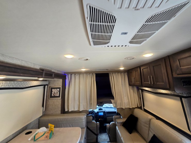 2020-ford-f550-image-29