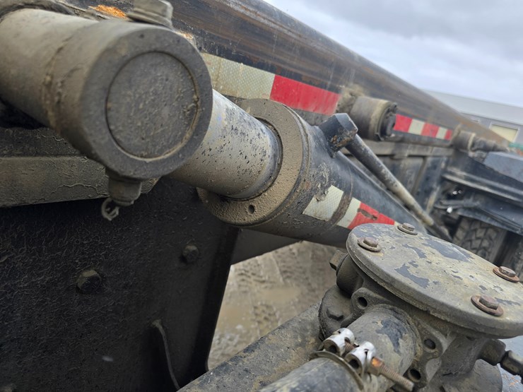 #22591-•-2007-mack-cv713-granite-roll-off-truck-image-70