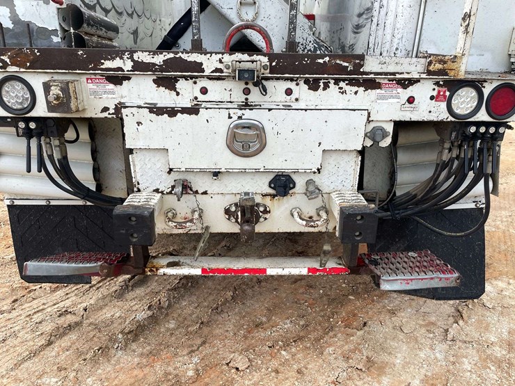 2017-freightliner-mt45-image-15