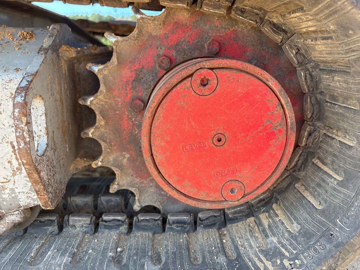 2013-takeuchi-tb235-image-24