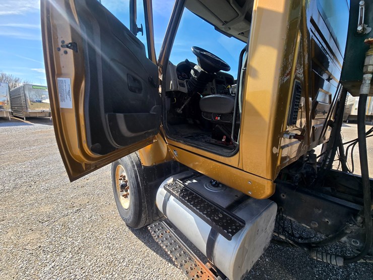 2013-international-workstar-7400-image-45