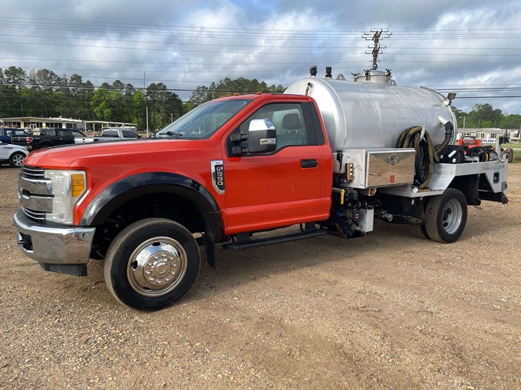 2017-ford-f550-xl-image-1