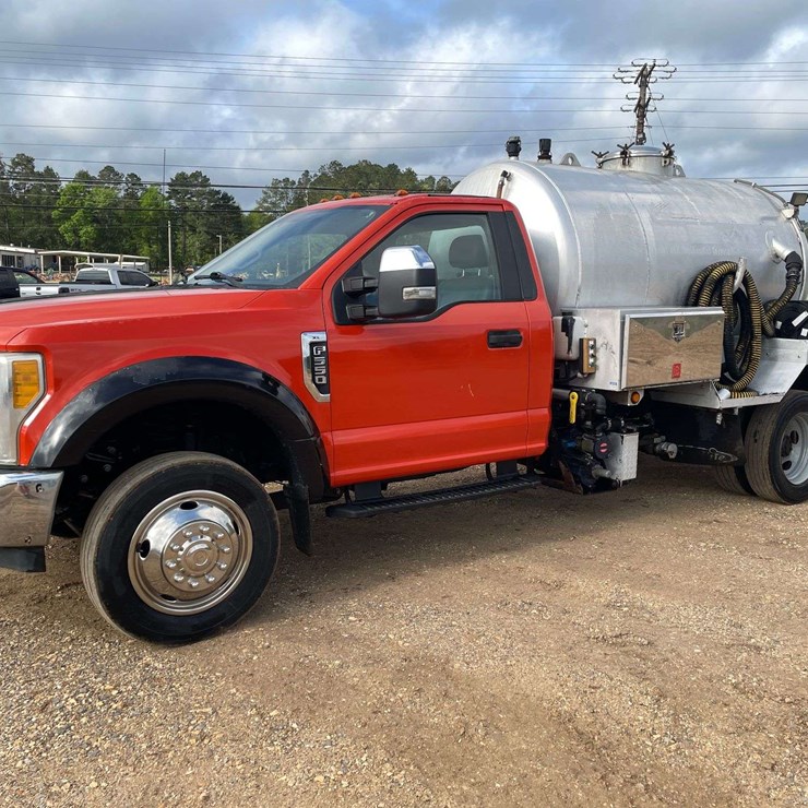 2017 FORD F550 XL