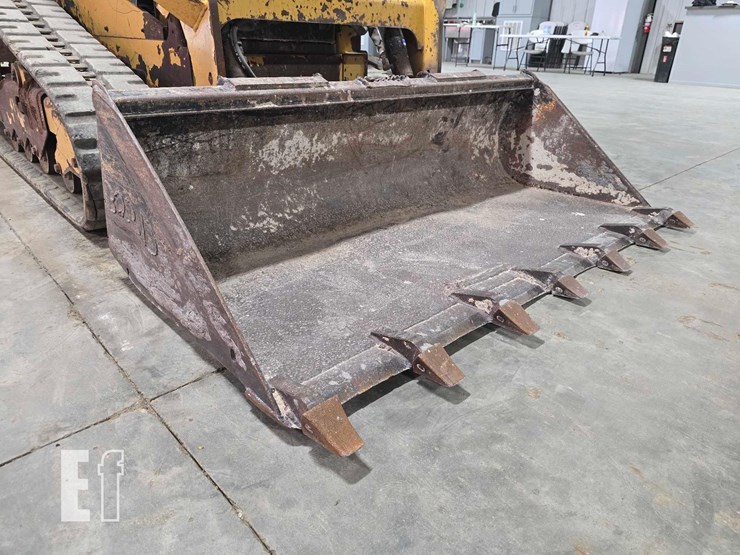 2015-caterpillar-259d-image-10