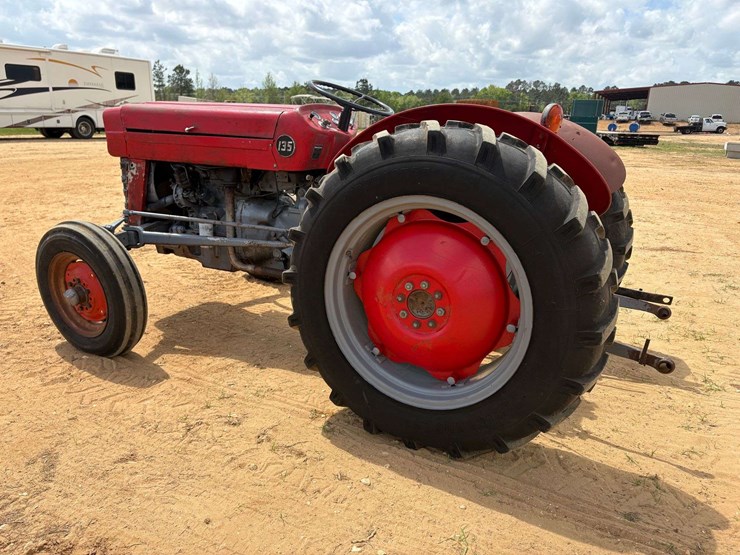 massey-ferguson-mf135-image-2