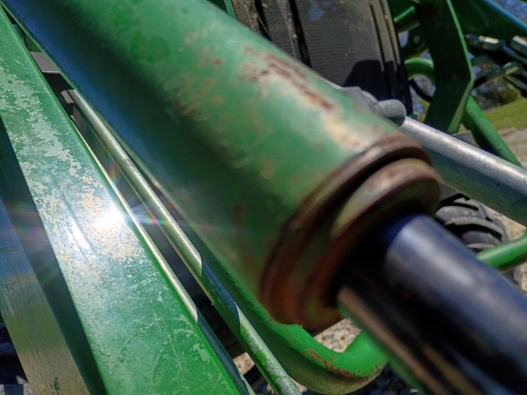 2013-john-deere-1025r-image-52