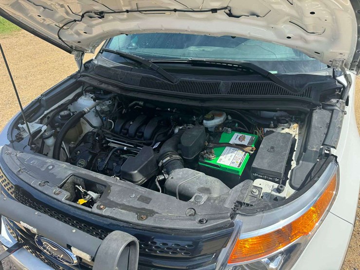 2015-ford-explorer-image-18