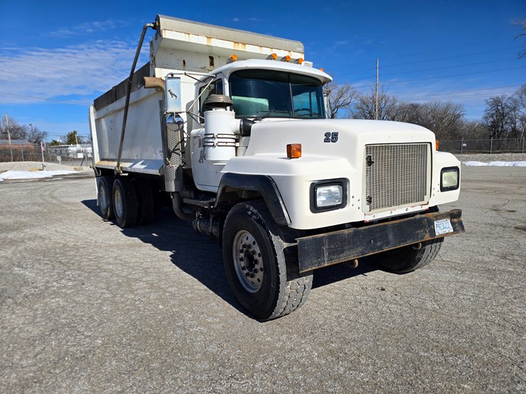 2001-mack-rd688s-image-22