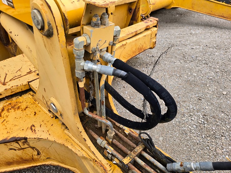 2006-deere-1812c-image-23