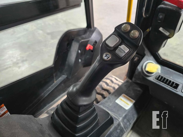 2021-jcb-3ts-8t-image-16