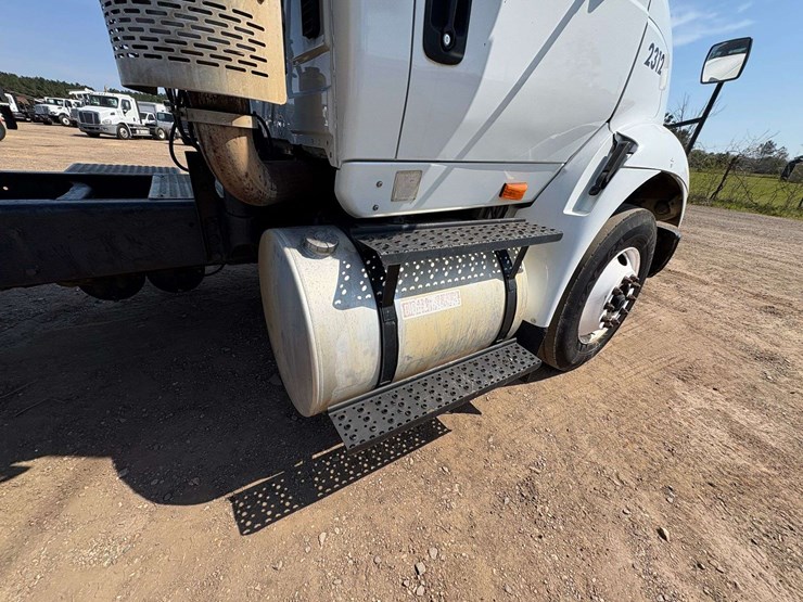 2010-international-8600-image-28