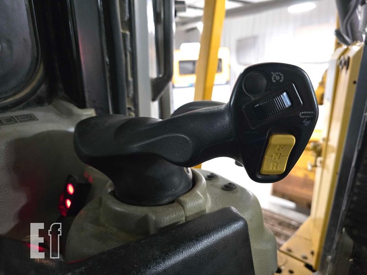 2011-caterpillar-d6t-xw-image-18