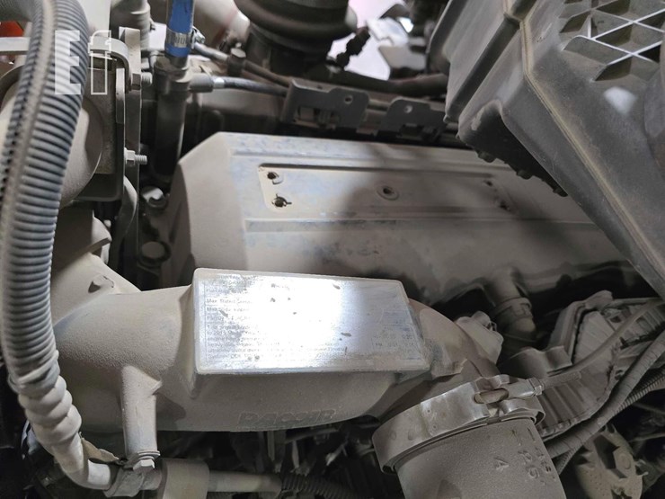 2016-peterbilt-579-image-24