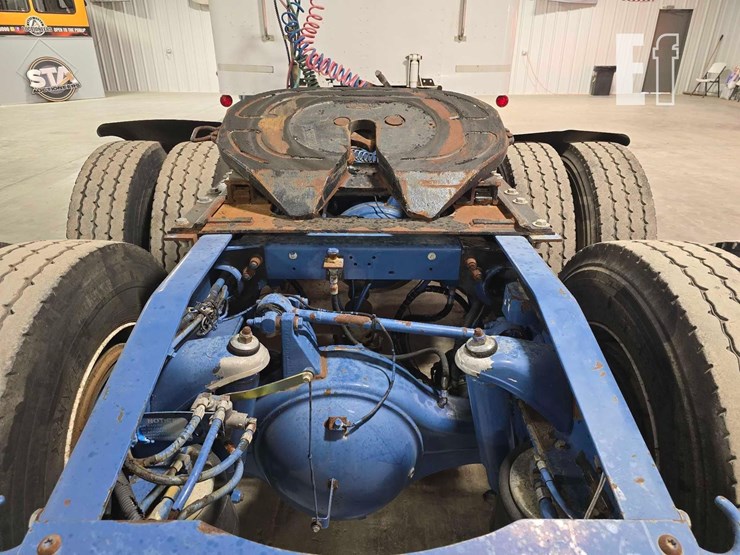 2004-peterbilt-378-image-19