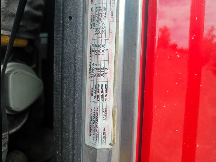 2012-peterbilt-384-image-75