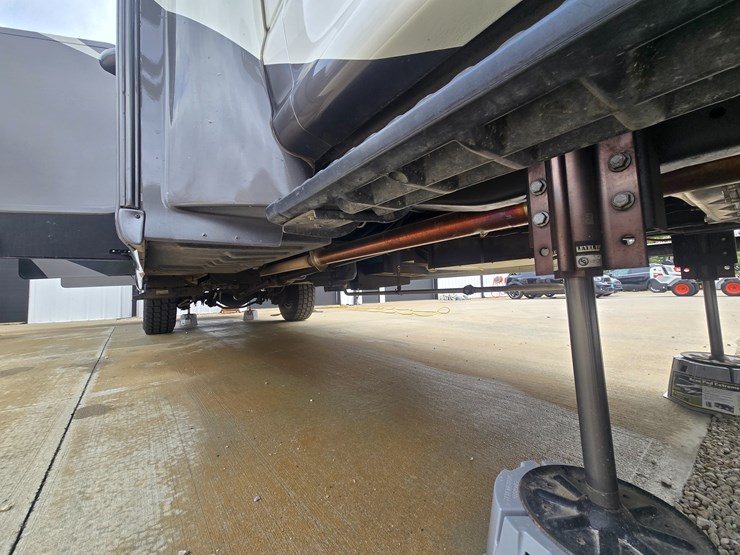 2020-ford-f550-image-125