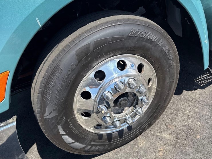 2023-peterbilt-579-image-22