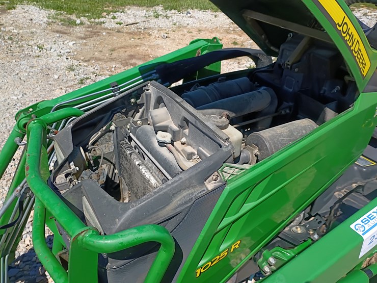 2013-john-deere-1025r-image-17