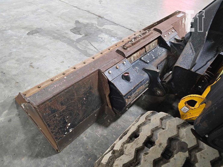 2021-jcb-3ts-8t-image-12