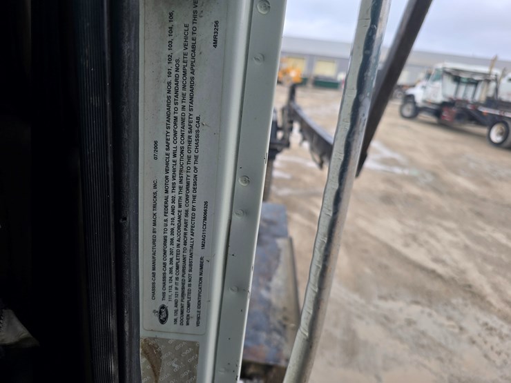 #22591-•-2007-mack-cv713-granite-roll-off-truck-image-43