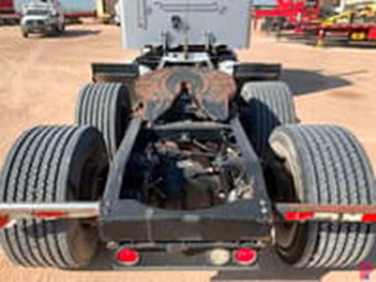 2013-peterbilt-388-image-4