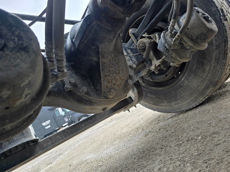 #22593-•-2016-mack-cxu613-pinnacle-sleeper-truck-image-74