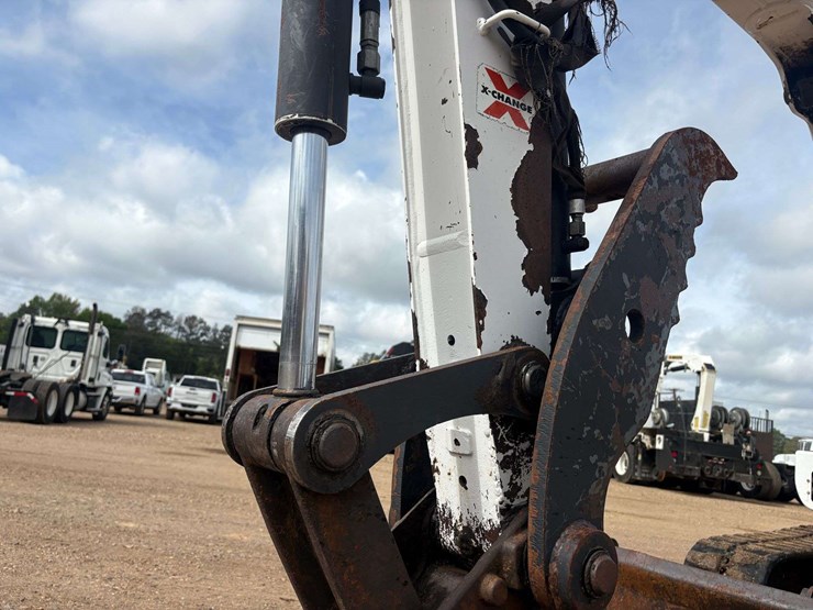 2007-bobcat-335-image-16