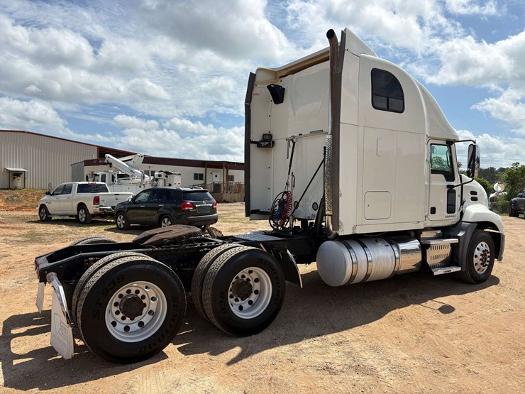 2013-mack-pinnacle-cxu613-image-3