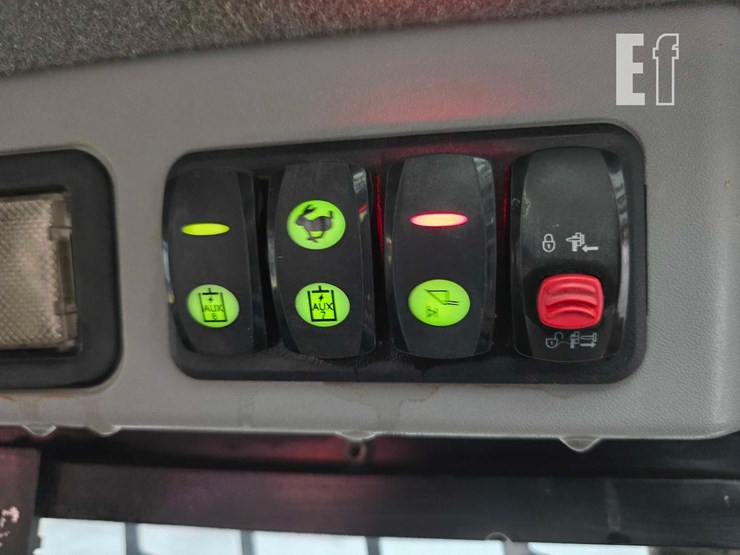 2018-caterpillar-259d-image-19