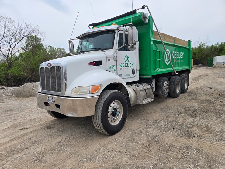 2017-peterbilt-348-image-3