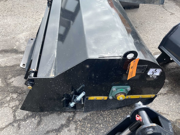 #7053-•-unused-giyi-mini-skid-steer-bucket-broom-(o10)-image-7